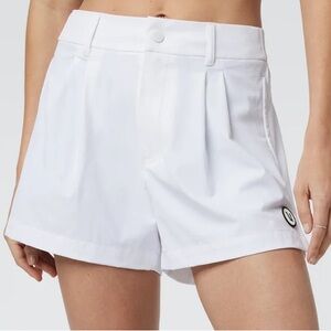 Vuori Solar Short in White